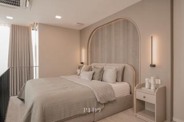 Modern and cozy bedroom with neutral color scheme and elegant decor