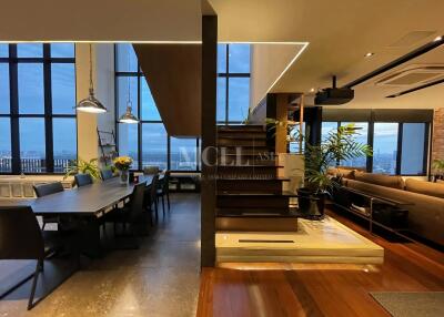 Incredible Penthouse Top Floor Loft Style Tastefully Decorated Located In The Heart Of Bangkok