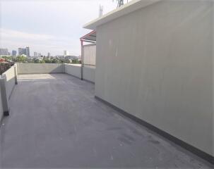 Spacious roof deck with urban skyline view