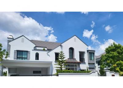 For Rent Moder luxury single house in private compound Nantawan Rama9 - 4 Beds