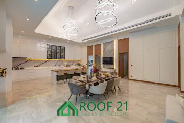 20 Minutes to Pattaya City: Space-Optimized Home with 4 Beds and 5 Baths / OP-0173L