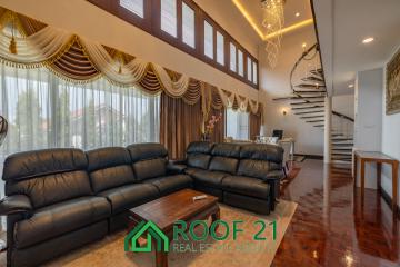 Penthouse for rent in Jomtien only 30 meters from the sea. / R-0328K