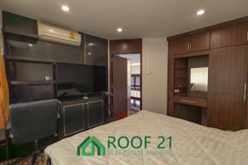 Penthouse for rent in Jomtien only 30 meters from the sea. / R-0328K