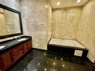 บ้าน ขาย 4 ห้องนอน 350 ตร.ม. ที่ดิน 480 m² ใน  View Talay Marina, Pattaya