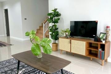 3 Bedrooms 2 storey house for rent in Saraphi