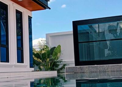 3 Bedrooms Luxury Pool Villa in Lanna Modern Style for Sale in Mae rim