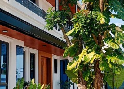 3 Bedrooms Luxury Pool Villa in Lanna Modern Style for Sale in Mae rim