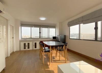 Newly Renovated Spacious 1 Bedroom Condo for Sale in Nimman. Great location in the heart of the city.