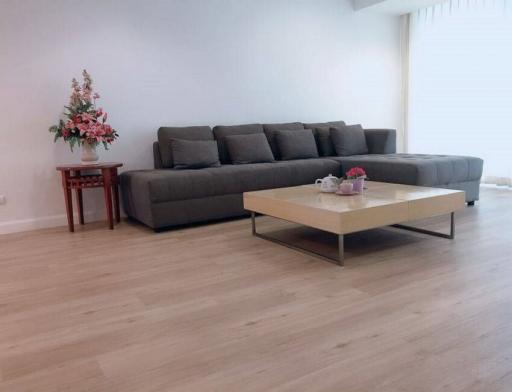 2 Bedroom Pet Friendly Apartment in Sathorn