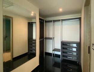 2 Bed Apartment in Phra Khanong