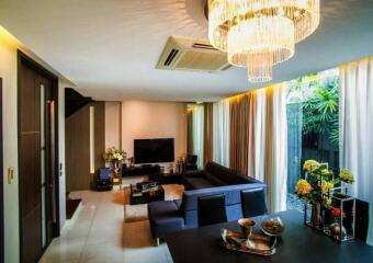 Residence 65 by Sansiri  Stunning 4 Bed Townhouse in Ekkamai