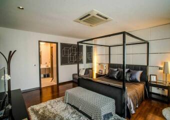 Residence 65 by Sansiri  Stunning 4 Bed Townhouse in Ekkamai
