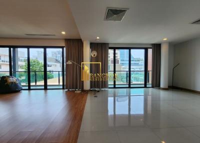 Amazing 3 Bedroom Penthouse Apartment in Phloen Chit