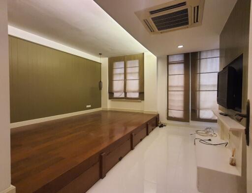 Baan Klang Krung  3 Bedroom Townhouse in Thonglor BR8725TH