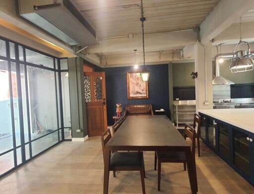 Baan Klang Krung  3 Bedroom Townhouse in Thonglor BR8725TH