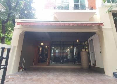 Baan Klang Krung  3 Bedroom Townhouse in Thonglor BR8725TH