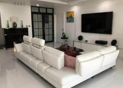 Sathorn Gardens  Modern 3 Bedroom Condo For Rent in Sathorn CBD