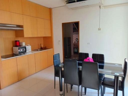 Modern kitchen with dining area