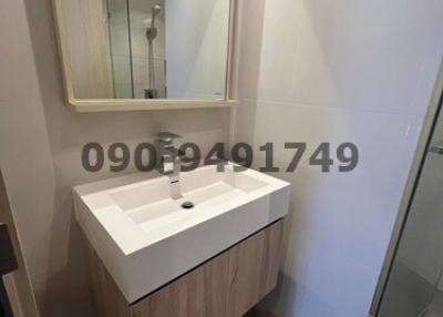 Modern bathroom with sink and mirror