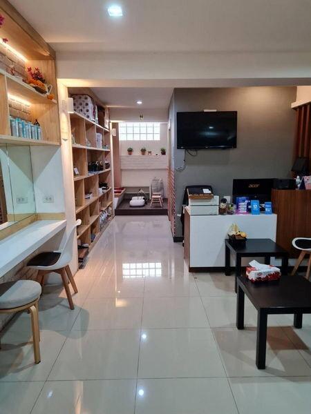 For Sale and Rent Bangkok Shophouse Sukhumvit BTS Phrom Phong Khlong Toei