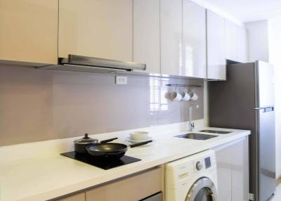 1-BR Condo at Dazzle Sukhumvit 7 near BTS Nana