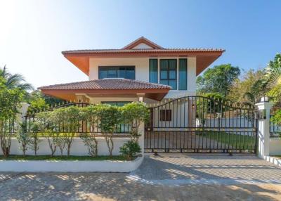 220 Sqm., 3 Beds, 3 Baths House listed for ฿8,300,000.