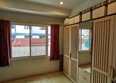 4-BR Townhouse at Thanapat Haus Sathorn - Narathiwas in Chong Nonsi