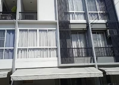 Townhouse, Sammakorn Avenue Village, Ramintra-Wongwaen.