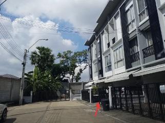 Townhouse, Sammakorn Avenue Village, Ramintra-Wongwaen.