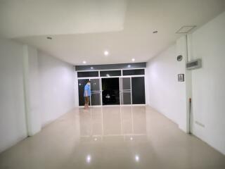 Commercial building, At Home-Ramindra Project