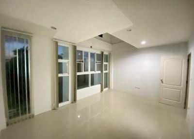 Commercial building, At Home-Ramindra Project