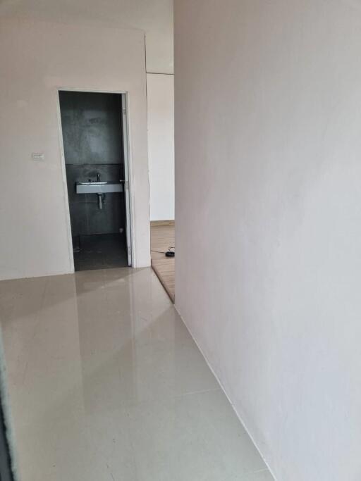 Thanaburi Residence Apartment, Phan Thong City Building, Phan Thong District, Chonburi Province