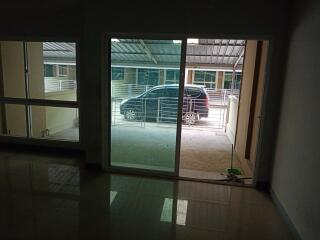 Townhouse Huai Prap Muang Thong 5 323/166 Bowin Subdistrict, Si Racha District, Chonburi Province.