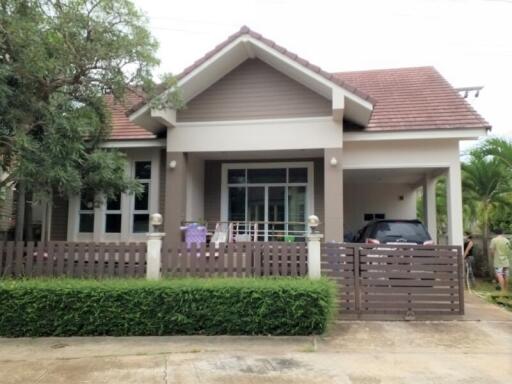 Single house, beautiful house, clear water