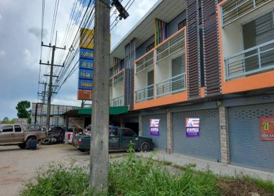 Commercial building Piyaporn Homeplace