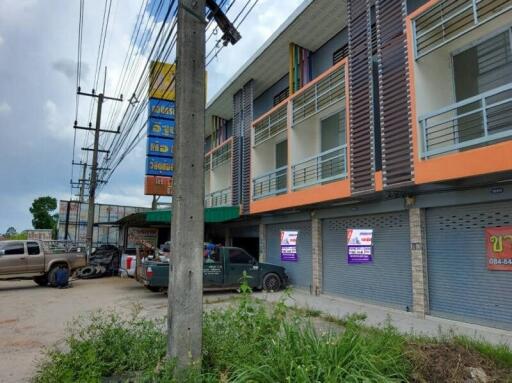 Commercial building Piyaporn Homeplace