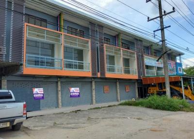 Commercial building Piyaporn Homeplace