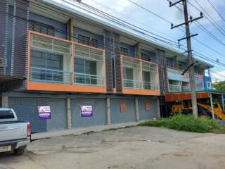 Commercial building Piyaporn Homeplace
