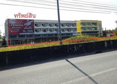 Subdistrict commercial building Na Kluea, Bang Lamung District, Chonburi Province
