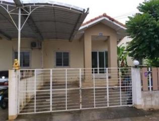 Twin house, Opieland Chod Klang, Phe Subdistrict, Mueang Rayong District, Rayong Province.