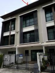3-story townhouse, Baan Klang Muang project, Nawamin 42 (Soi 6 in the project)