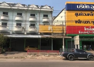3.5-story commercial building and one-story detached house next to Nittayo Road (Udon Thani-Sakon Nakhon Line (22) km. 4+050)