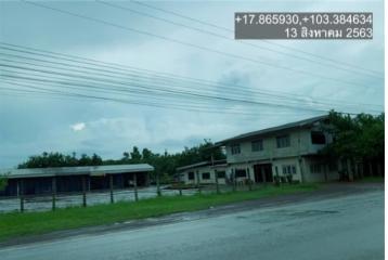 Half-timbered houses, warehouse buildings, and concrete yards