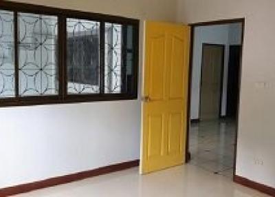 Twin house Chaofa Garden Home 5 [next to Wang Thalang 3, Main Road]