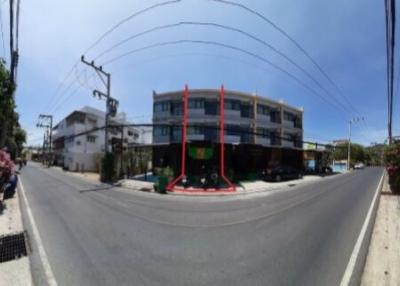 Shophouse next to the road around the island (4233)