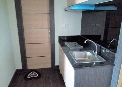 Condo The Royal Hill Sammuk (8th floor, city view)