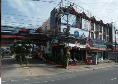 Shophouse at Satcha Suan Luang, good location, next to Phraya Satcha Road.