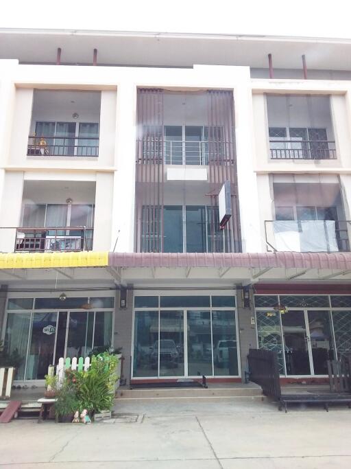 Commercial building Vana Casa Rayong