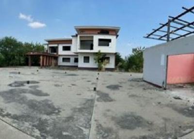 Single house next to Phitsanulok-Sukhothai Road (12)