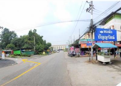 Dormitory business with 17 rooms [4-story shophouse] in the Gold Project Surat Thani City